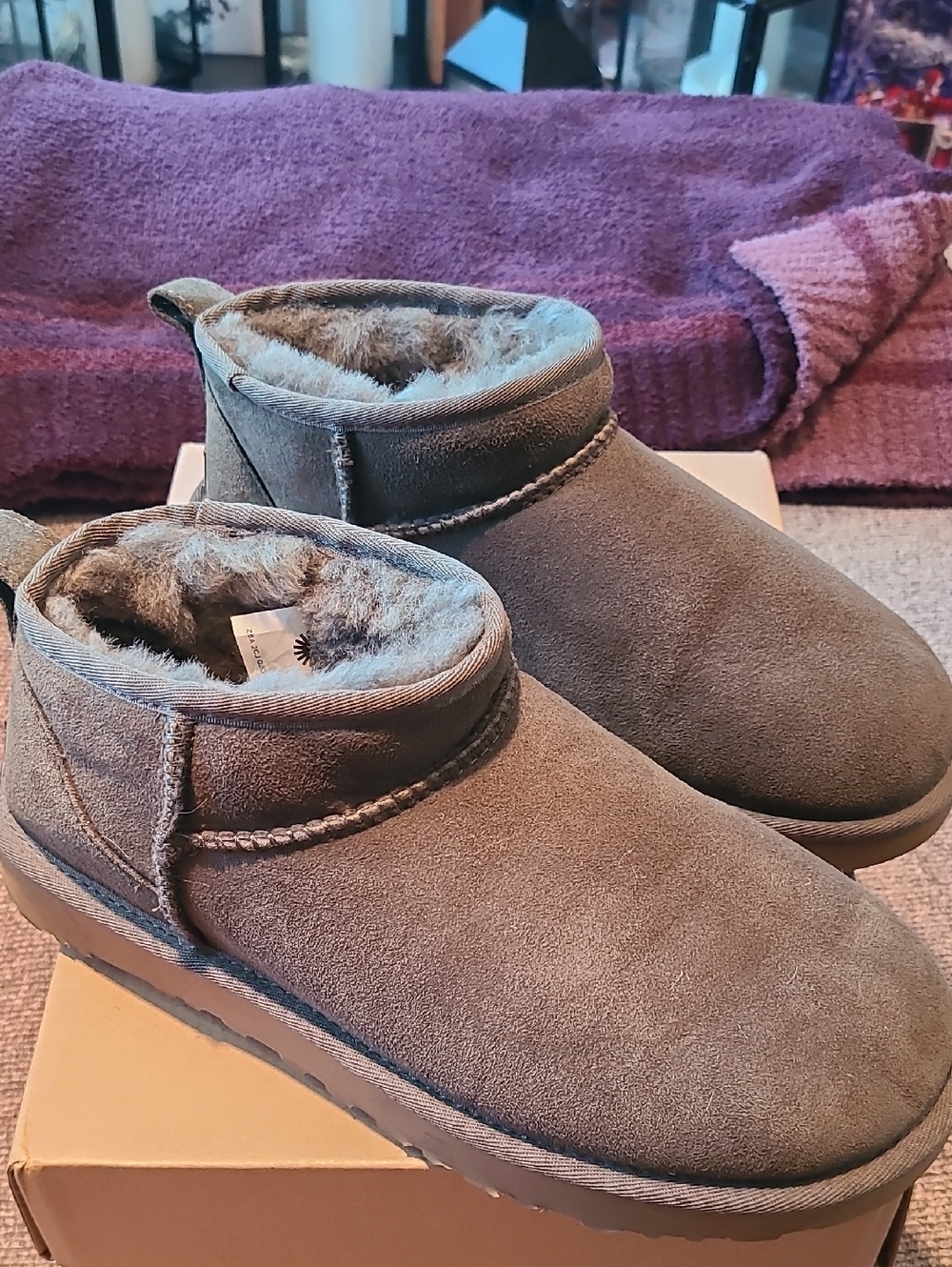 UGG Classic Ultra Mini Boots Womans Size 9